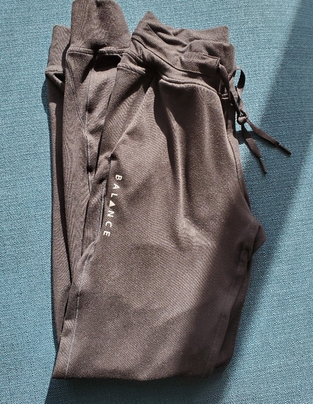 Balance Athletica BLACK xs joggers - Picture 3 of 3